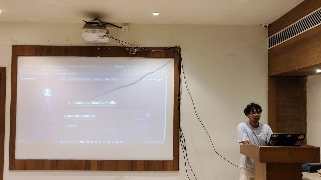 Abhijeet Kakade pitching AVAXVERSE at Avalanche Team1 City Connect Nashik
